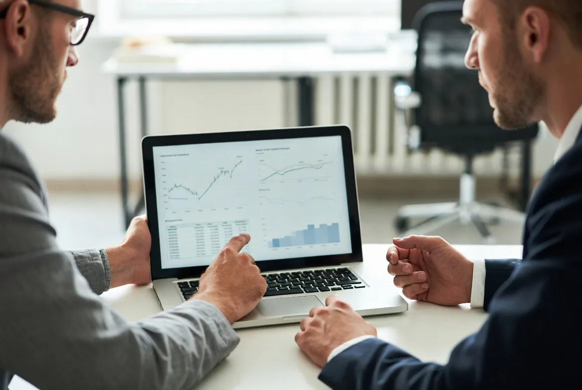 full service broker advising client with portfolio plan