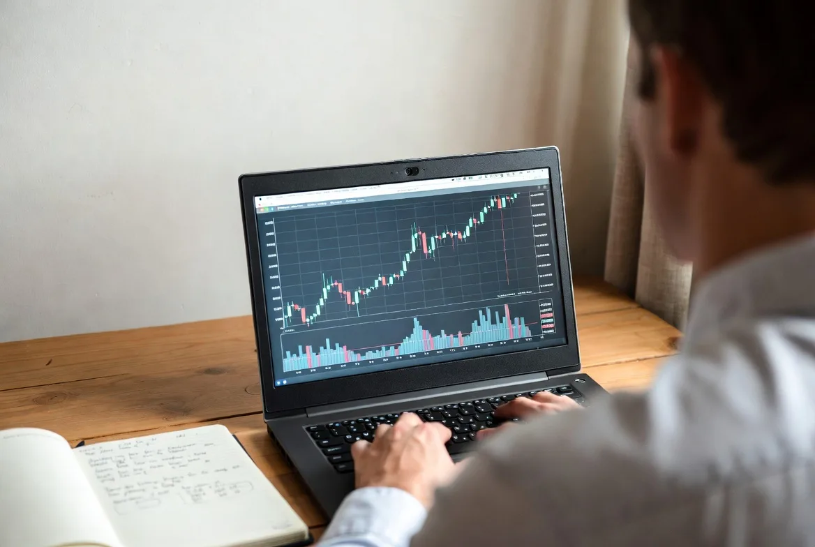 Compounding rewards patience over time